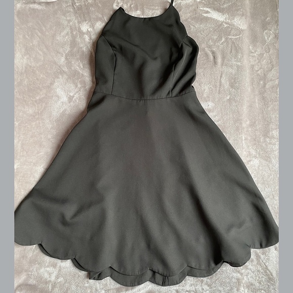 Lulus Scalloped Bodice & Hem Mini Dress, Size Women’s MED, Black - Picture 5 of 6